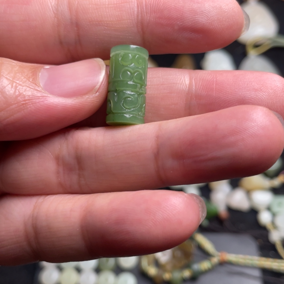 小****和田玉未镶嵌颈饰