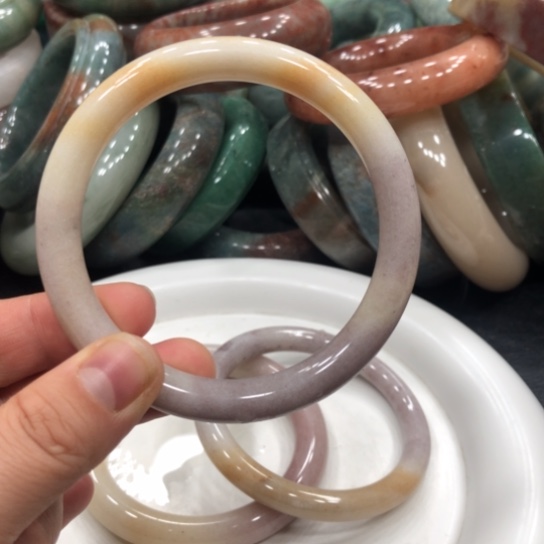 未镶嵌石英质玉珠宝半成品反****狗