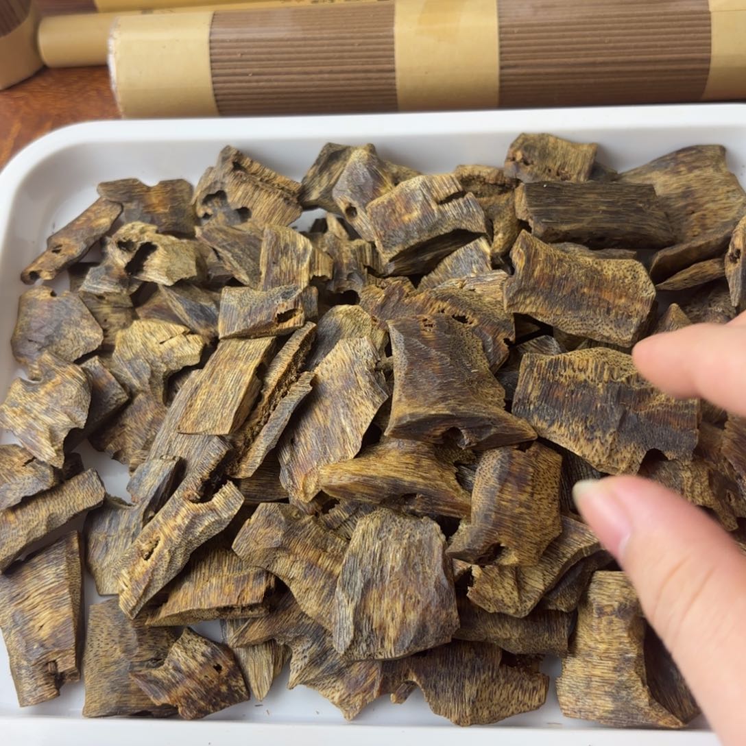 沉香碎屑沉香陆河金丝红油块料20克