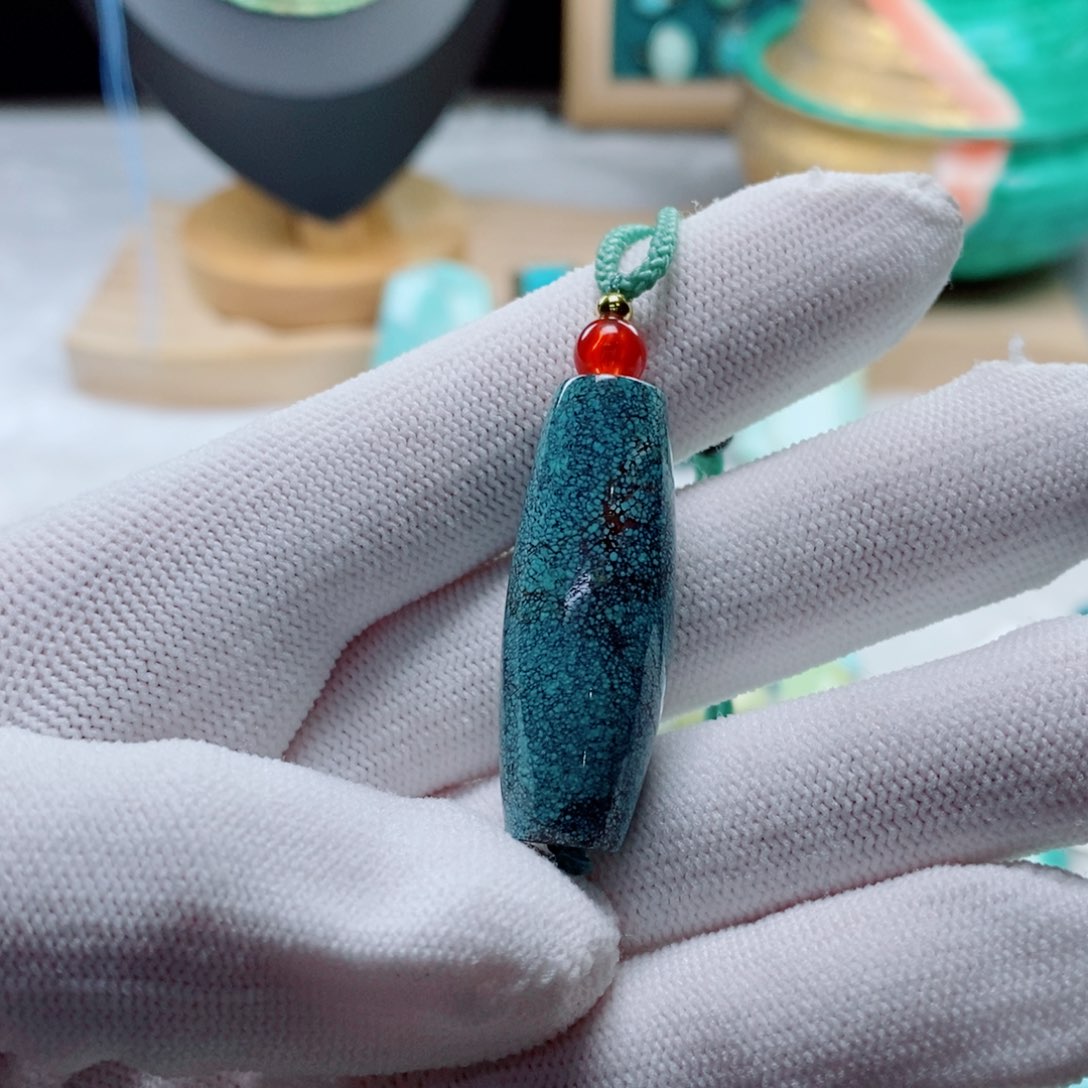 绿松石未镶嵌颈饰