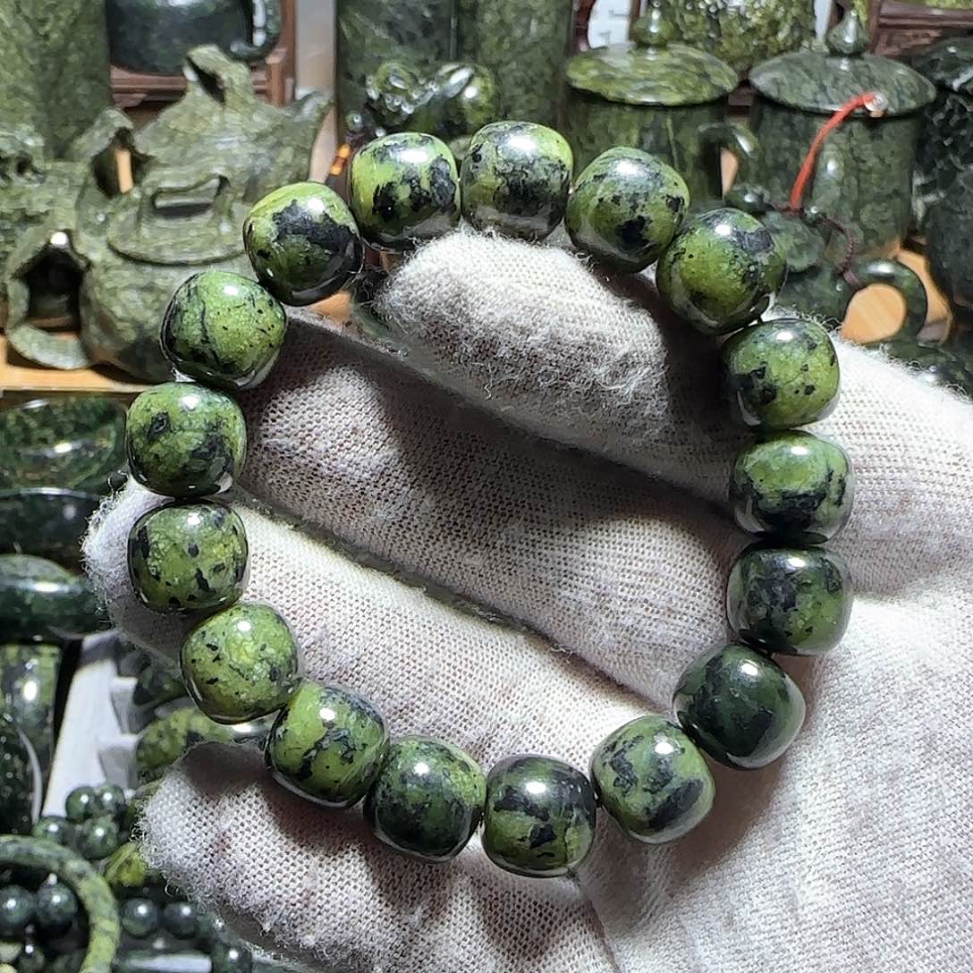 蛇纹石玉手串1.2cm老型珠未镶嵌