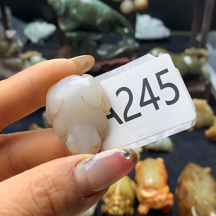 和田玉未镶嵌车挂