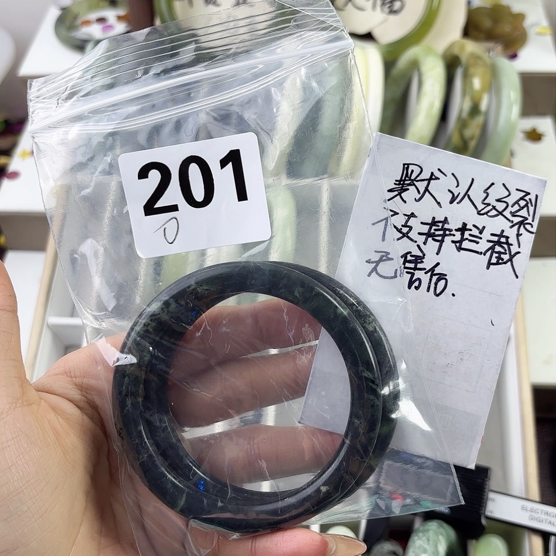 蛇纹石玉手镯未镶嵌小***