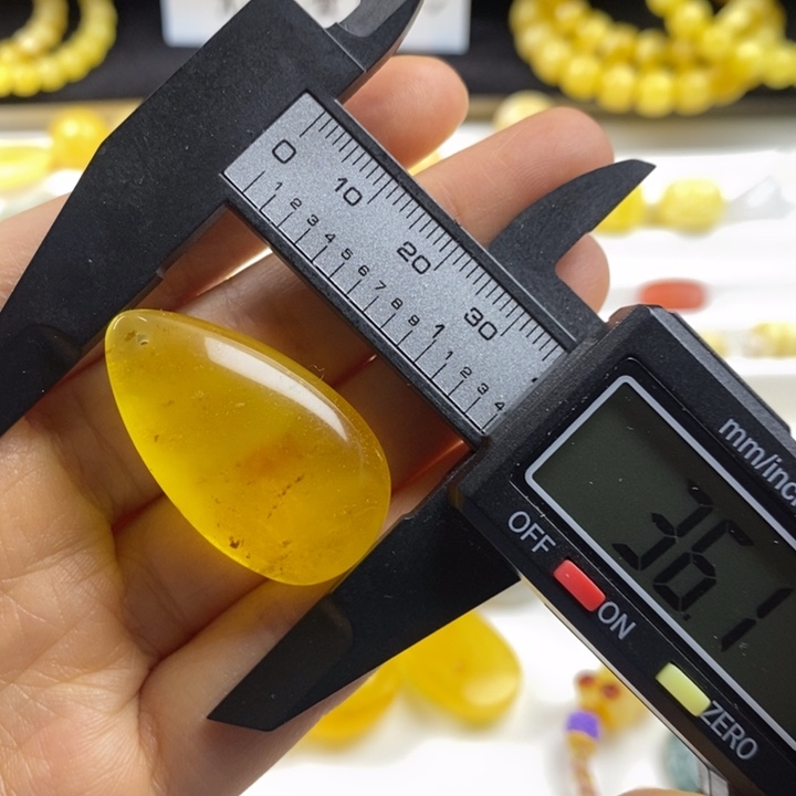 蜜蜡裸石未镶嵌瑕疵，4.5g