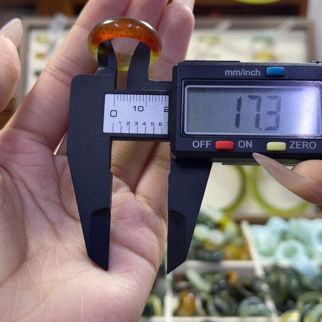 蛇纹石玉未镶嵌手镯95