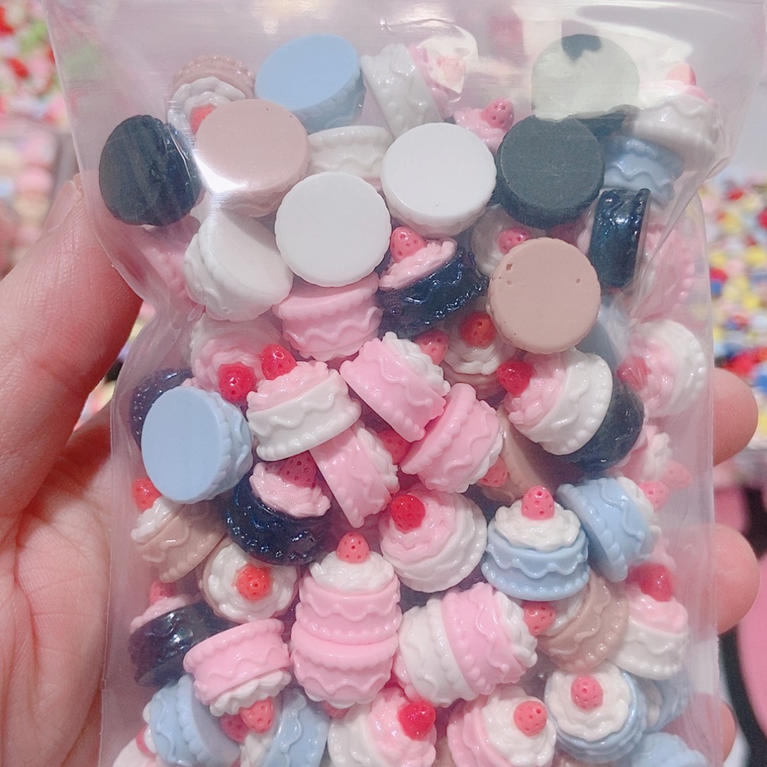 树脂想念金粉立体草莓蛋糕100