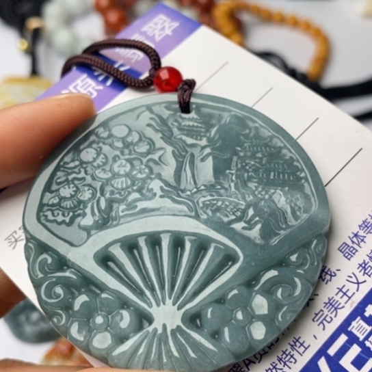 翡翠颈饰未镶嵌翡翠