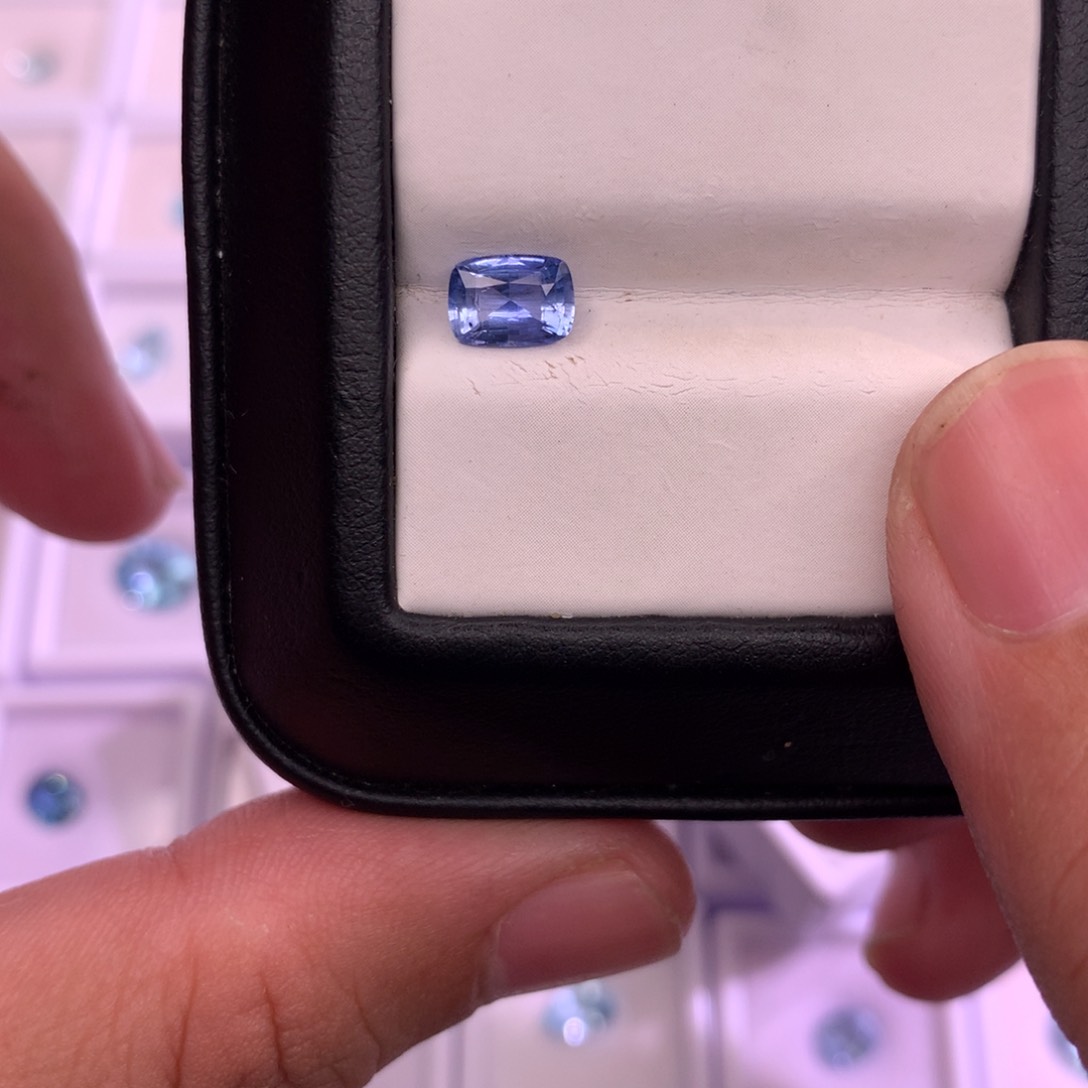 蓝宝石裸石未镶嵌1.08