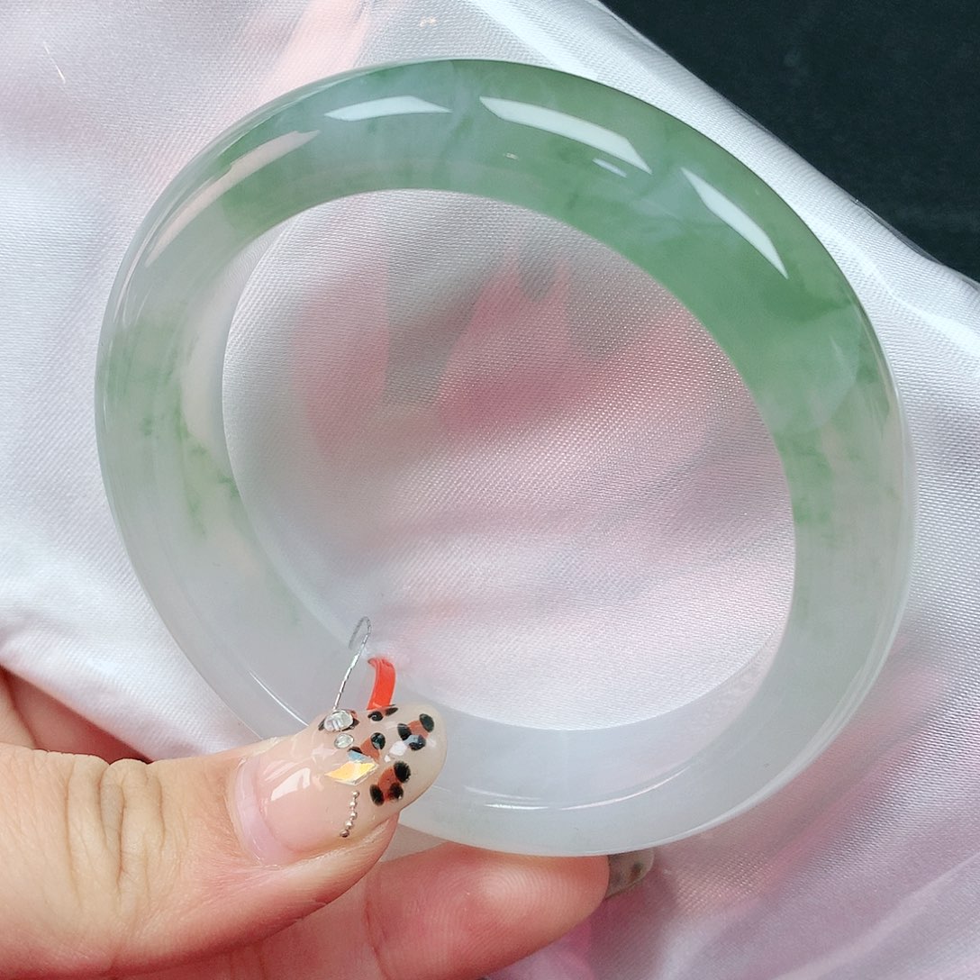 翡翠手镯未镶嵌55圈