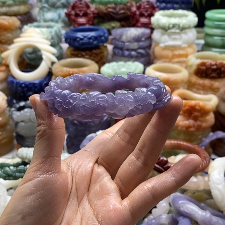 紫***瑶石英岩玉未镶嵌手镯