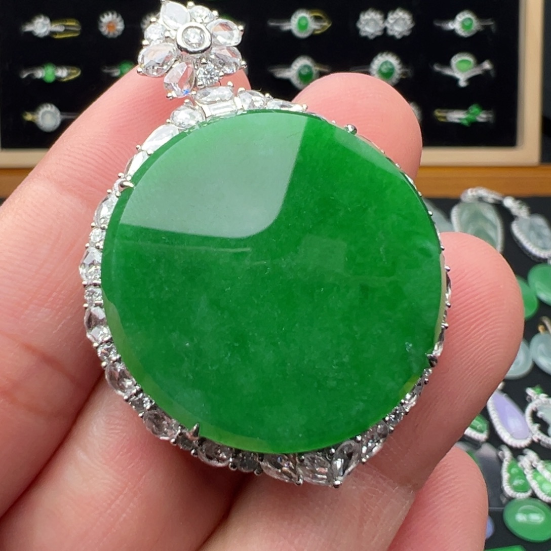 翡翠18K金镶嵌颈饰裸石28