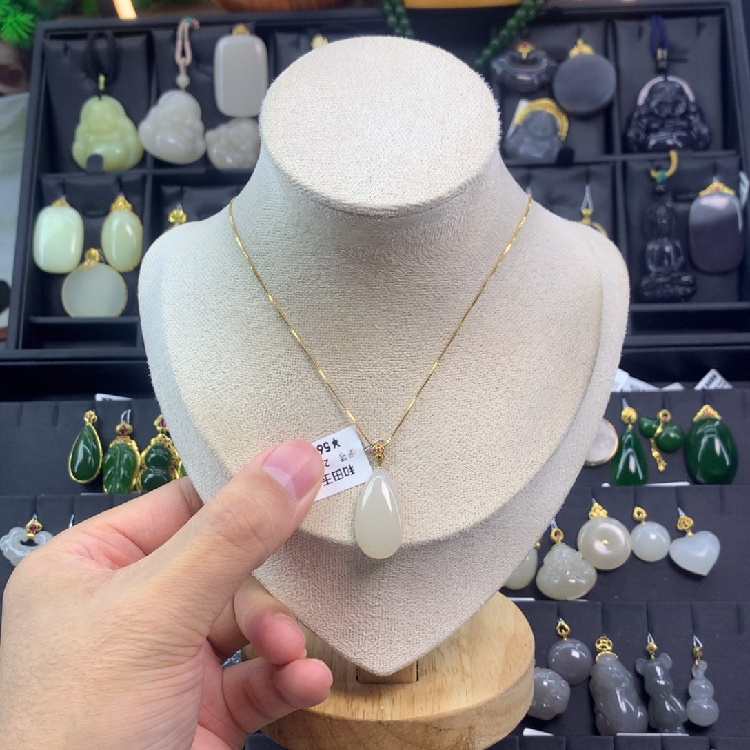 和田玉吊坠18K金镶嵌