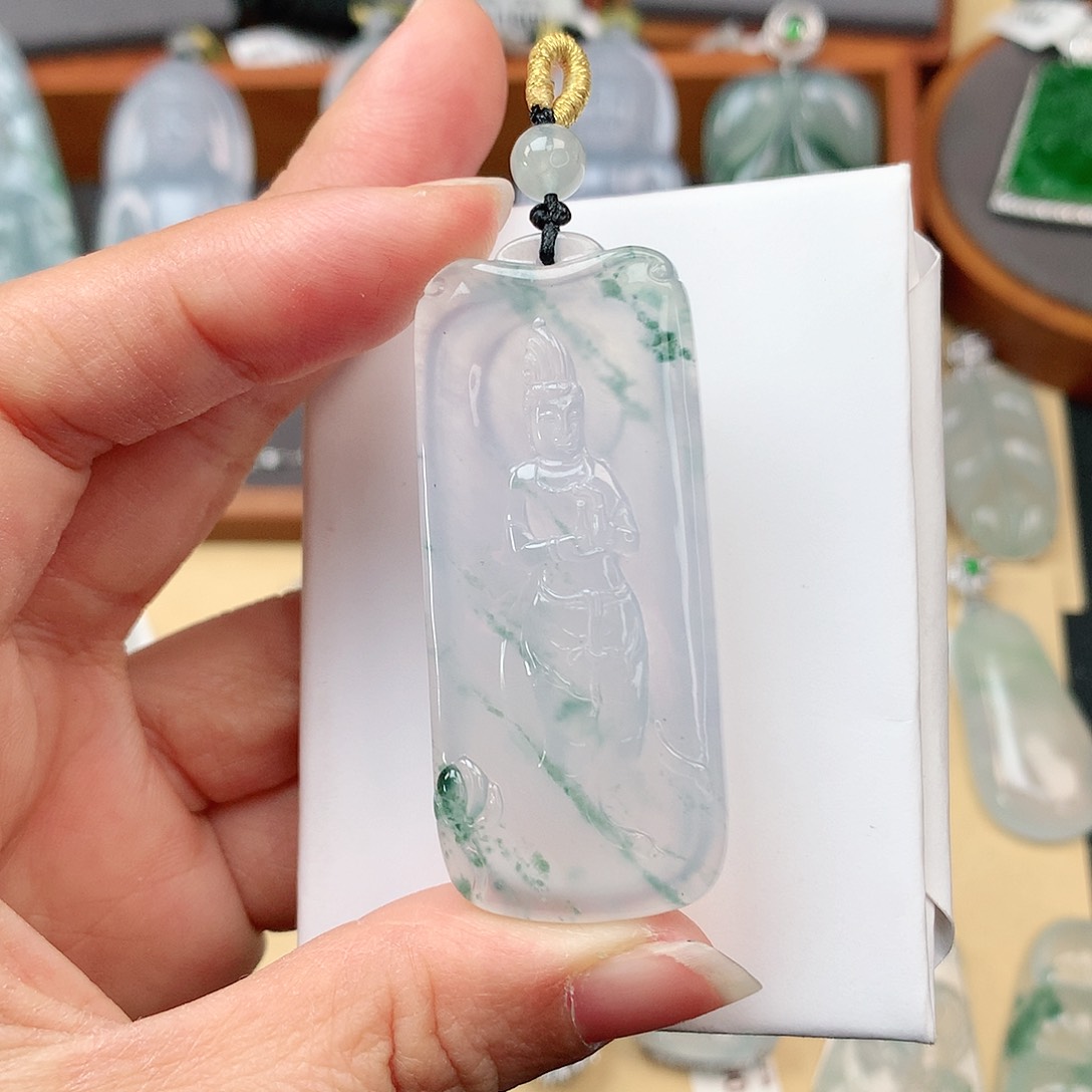 翡翠颈饰未镶嵌观音牌