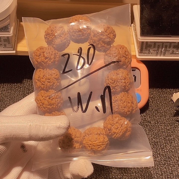 W***n吊坠金刚菩提这两位女明星