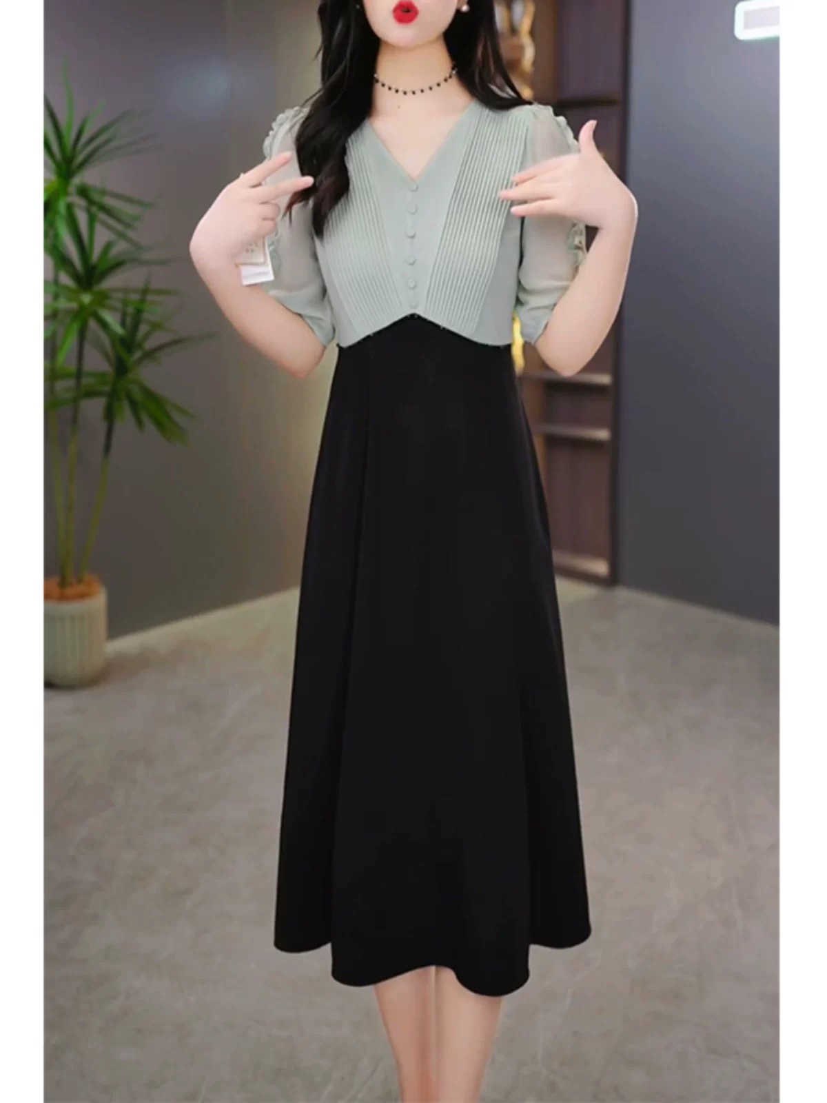 A0509绿色中长款V领显瘦夏季女士连衣裙