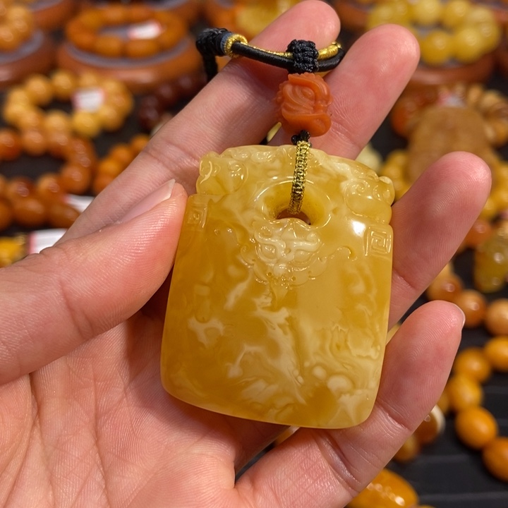 琥珀颈饰未镶嵌蜜蜡