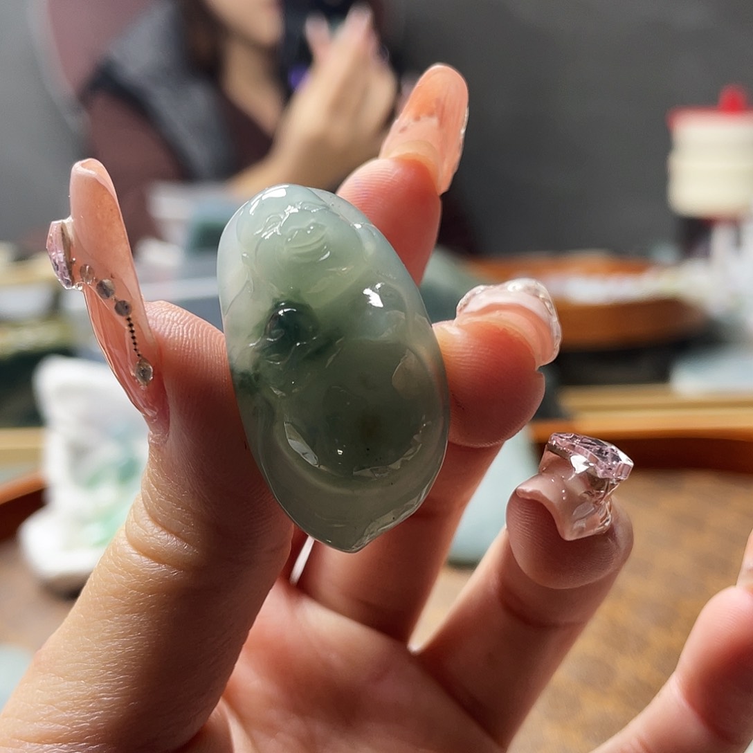 翡翠裸石a**锋小佛一个，
