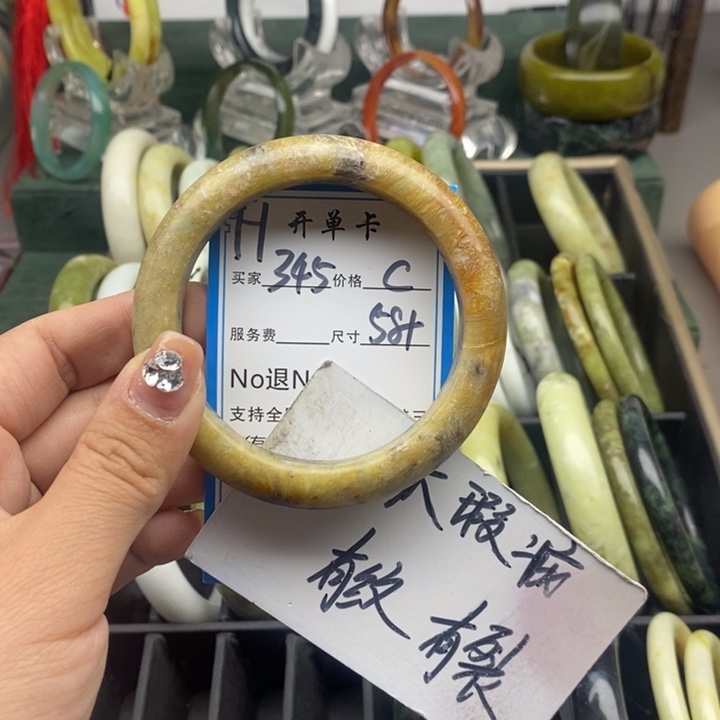 蛇纹石玉未镶嵌手镯