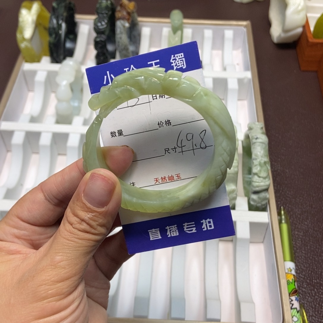 蛇纹石玉手镯未镶嵌