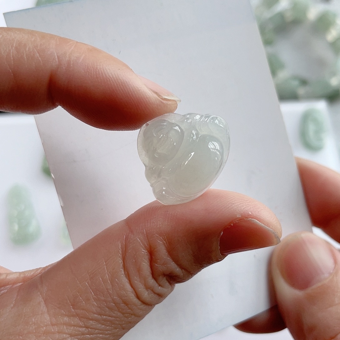 翡翠颈饰未镶嵌佛公