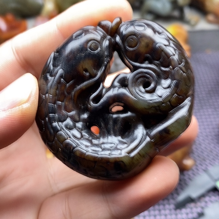 未镶嵌蛇纹石玉颈饰