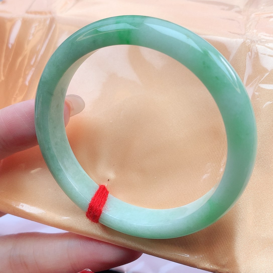 翡翠手镯未镶嵌53圈口882136