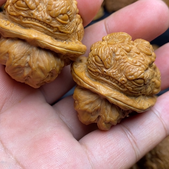 文玩核桃把件强*风金蟾