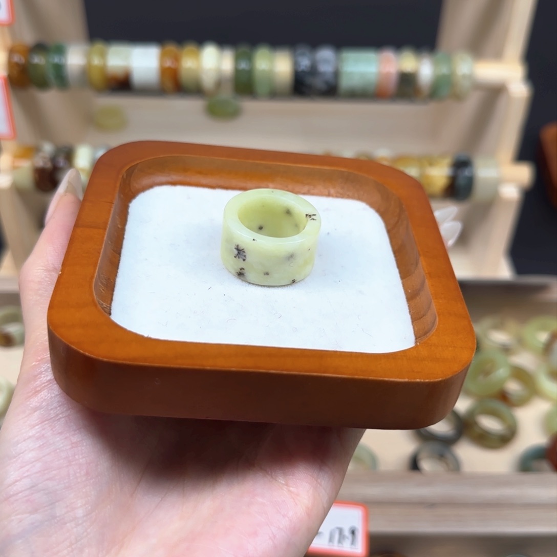 蛇纹石玉岫玉戒指内径17.8合金傲*喵