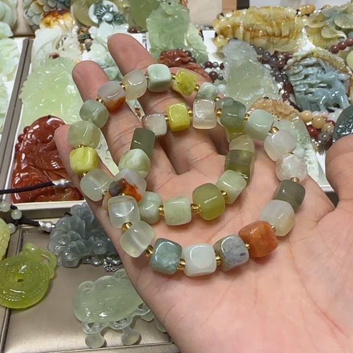 蛇纹石玉吊坠未镶嵌