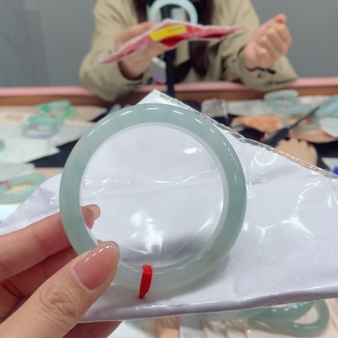 翡翠手镯未镶嵌兔****