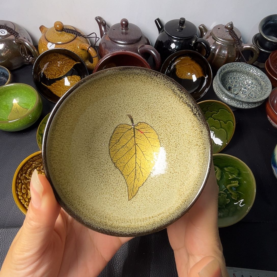 茶盏在这条街等的时间很短暂