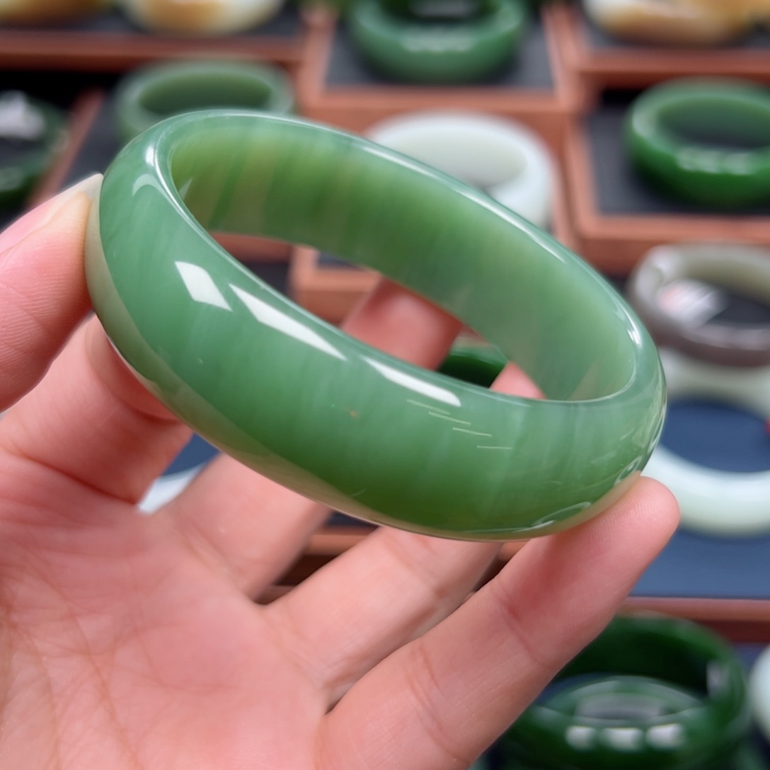 未镶嵌手镯和田玉（碧玉）