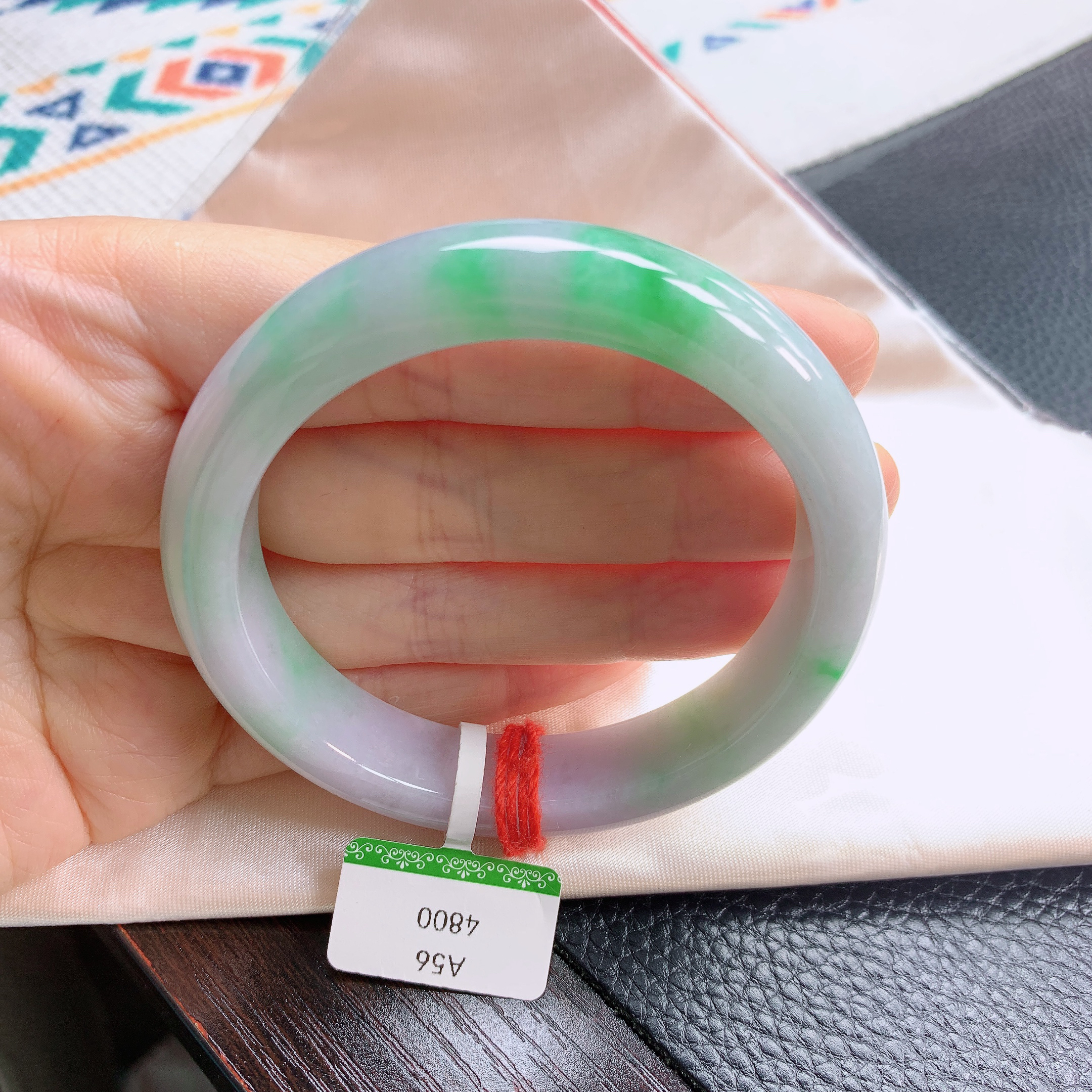 56圈缅甸天然A货翡翠老糯底春带彩飘阳绿正圈翡翠手镯
