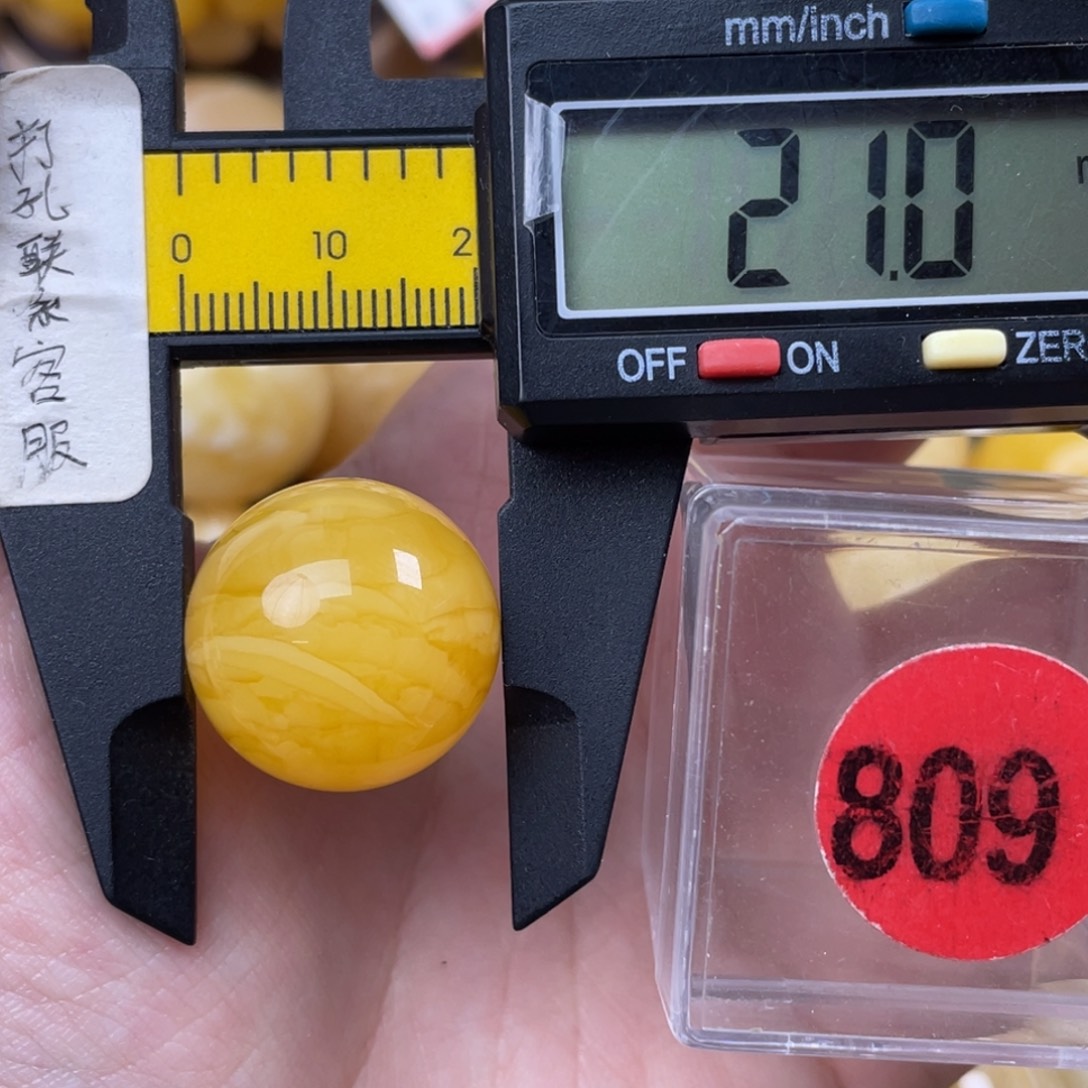 蜜蜡未镶嵌珠宝奇石