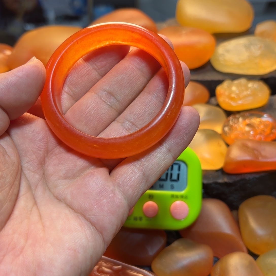 y***`石英岩玉未镶嵌手镯