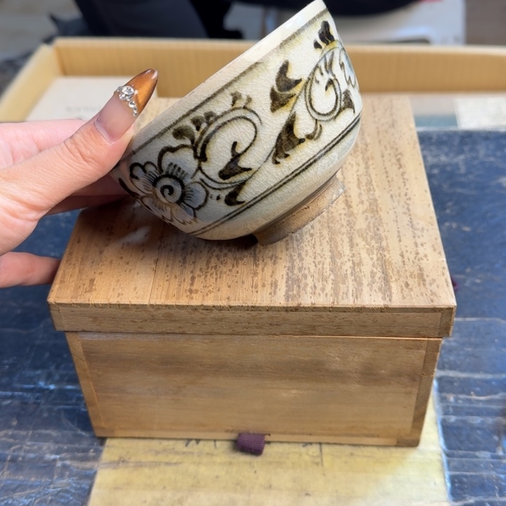 瓷片底部小磕……哈哈哈哈哈 