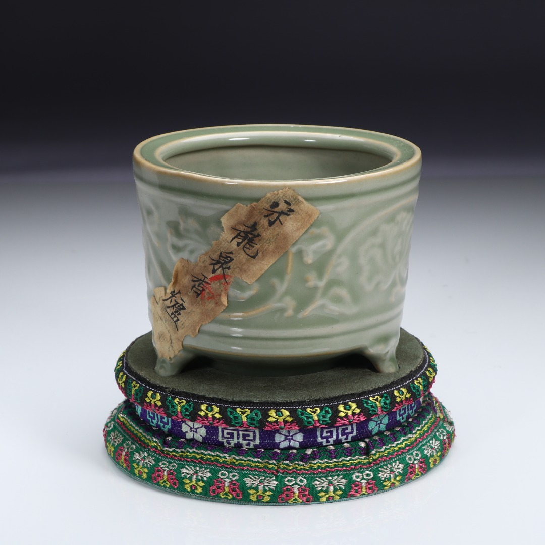 《博古文物》-瓷器-花卉纹饰香炉-Xx-250114