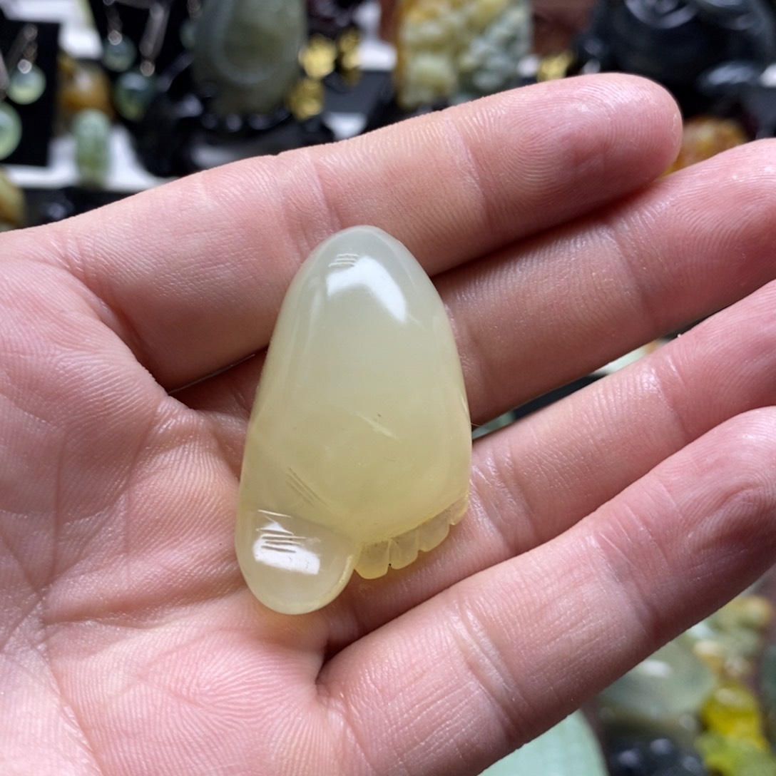 岫玉脚脚吊坠未镶嵌