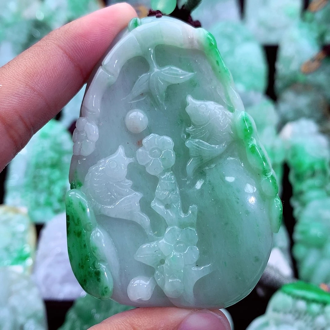 天然A货翡翠鱼牌