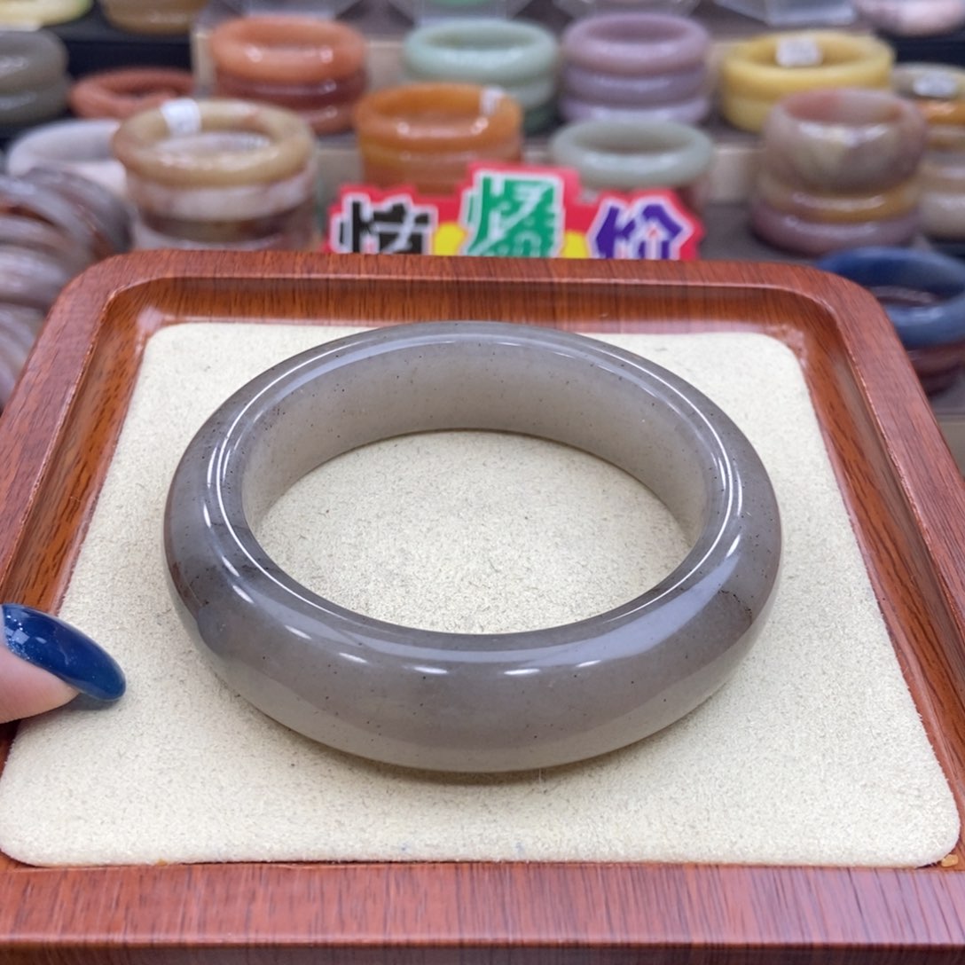 石英质玉手镯未镶嵌