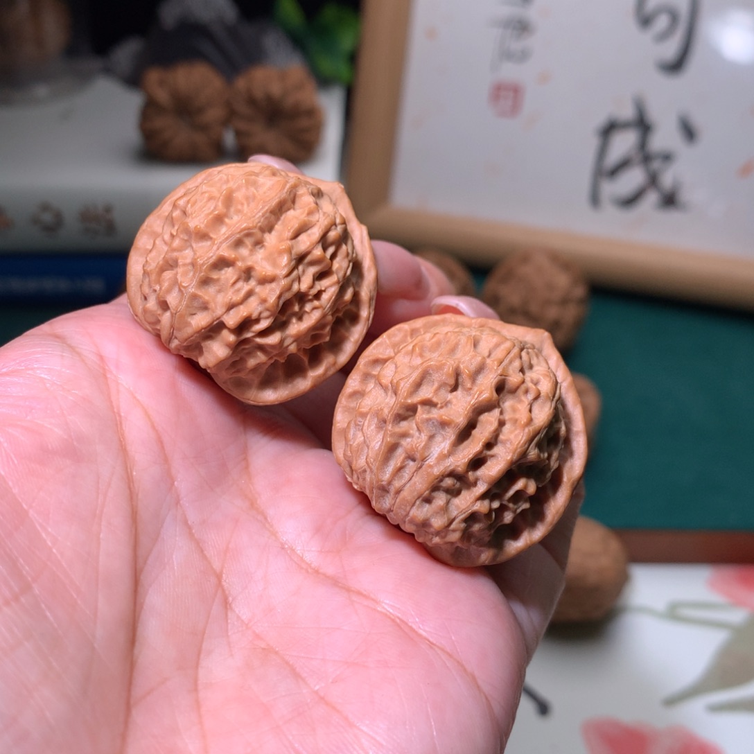 文玩核桃把件金锭元宝