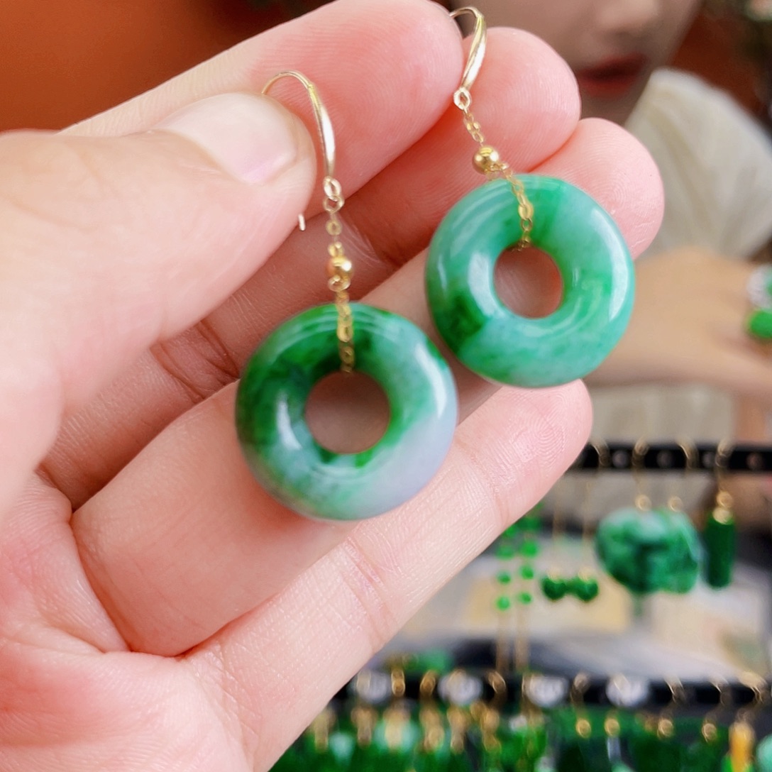 18K金镶嵌翡翠耳饰