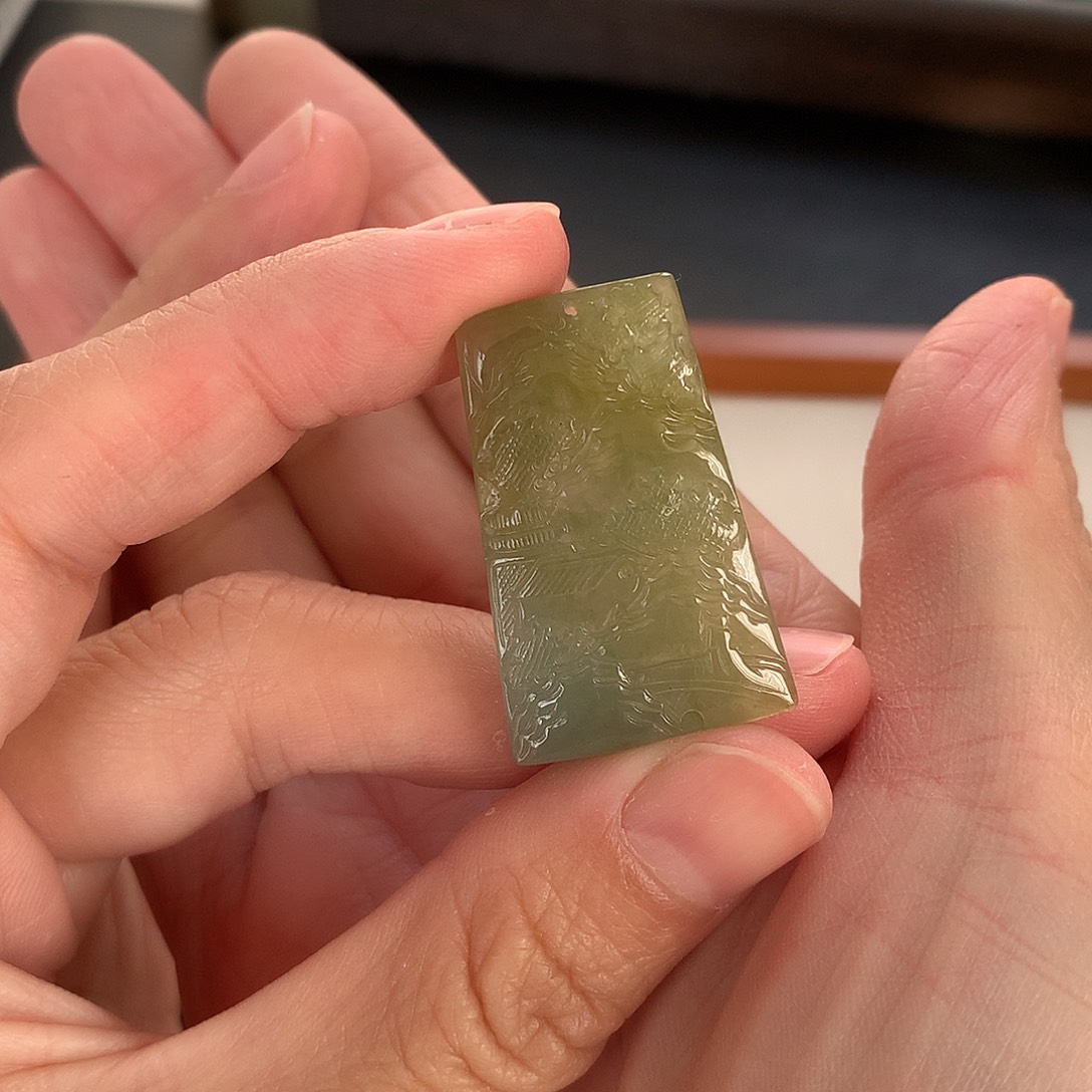 翡翠未镶嵌颈饰山水