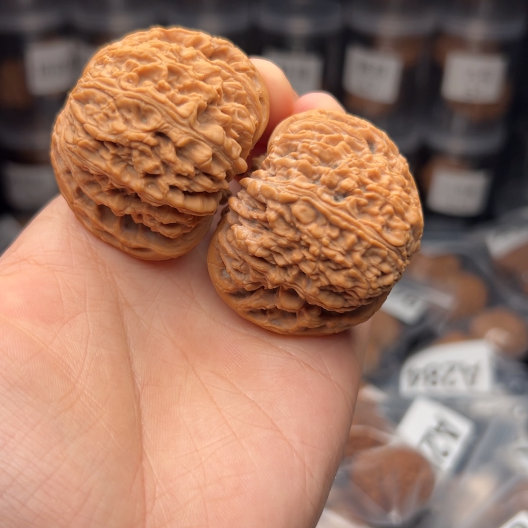 文玩核桃吊坠阿*南蒋石