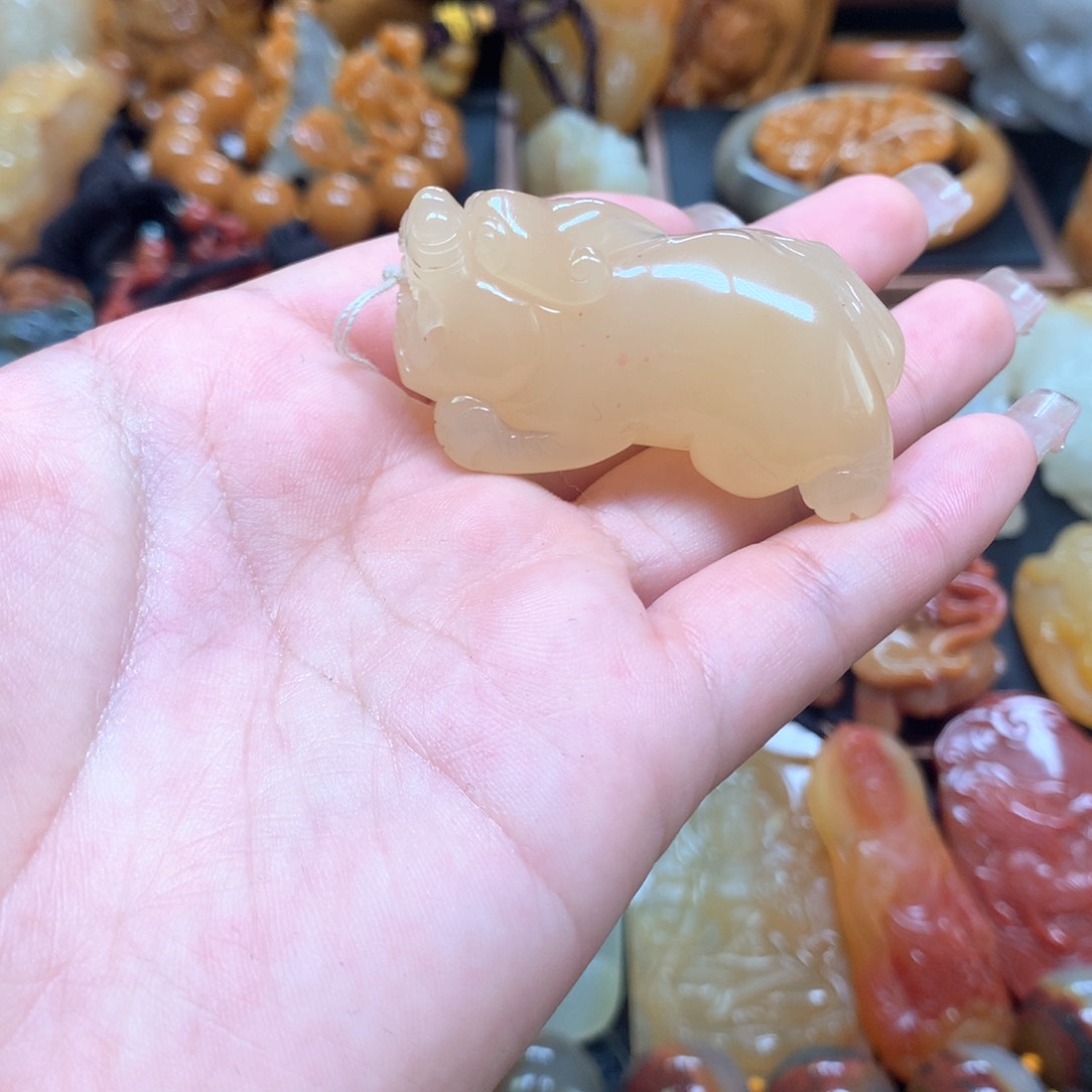 石英质玉（黄龙玉）未镶嵌挂件