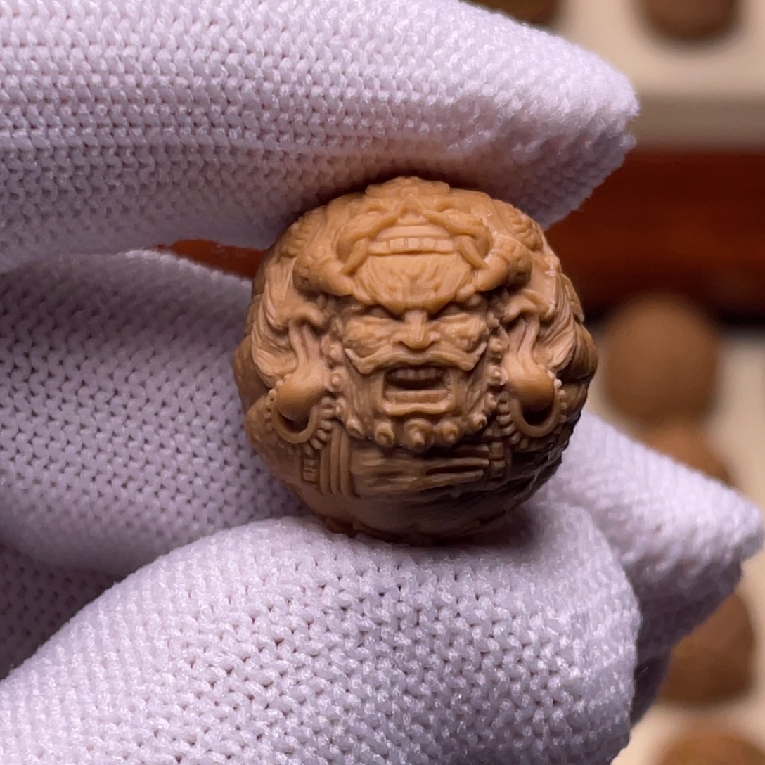 猴头核桃吊坠白*拜财象镶金眼款18+