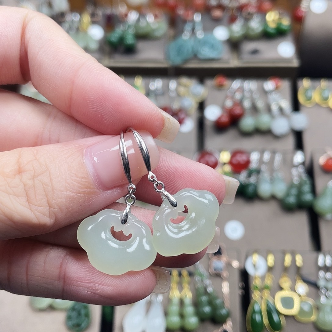 玛瑙/玉髓银S925镶嵌耳钉如意