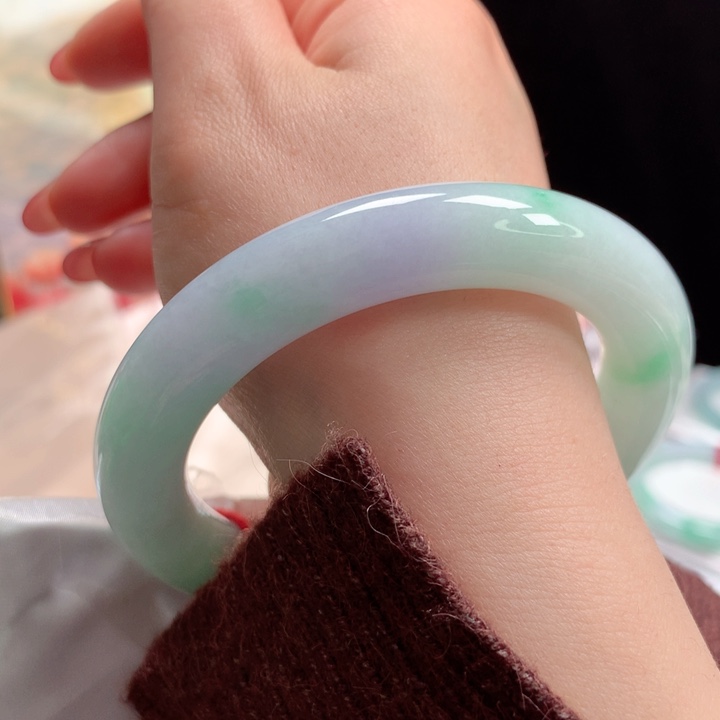 翡翠手镯（圆镯）未镶嵌春彩47