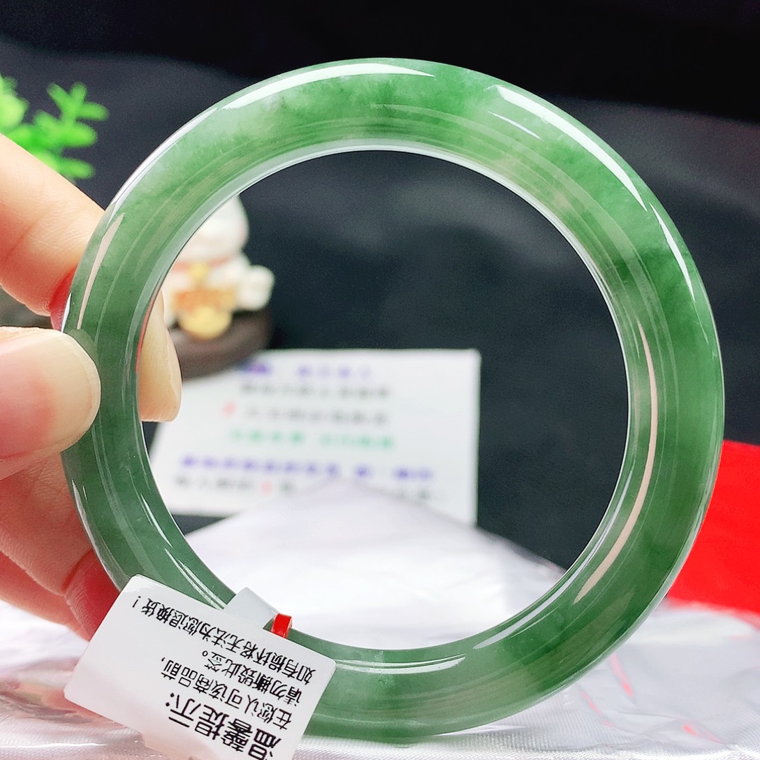 翡翠手镯未镶嵌57圆