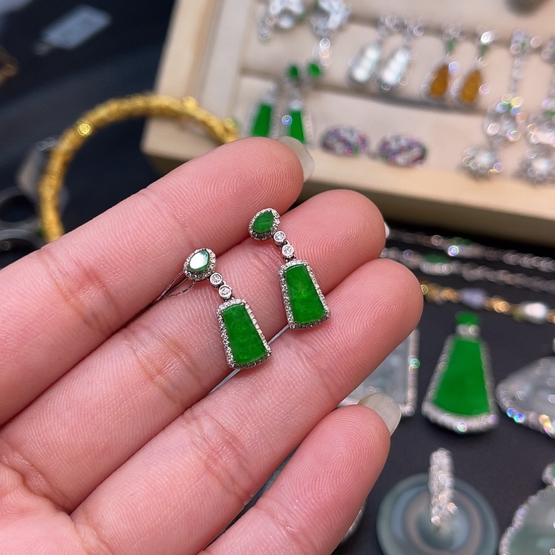 翡翠18K金镶嵌耳饰无事牌